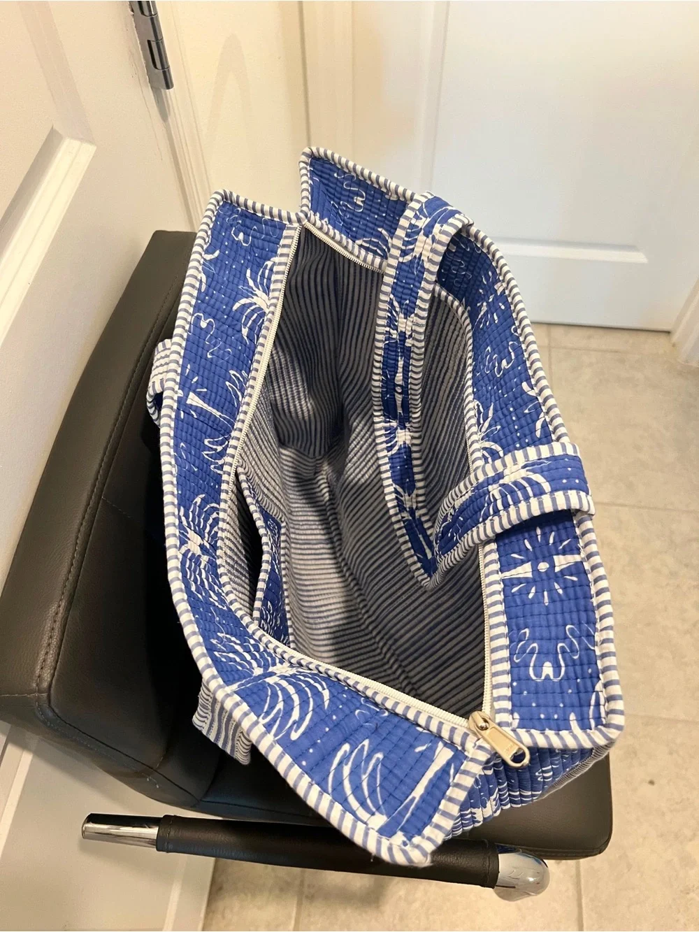 Blue Palm-Print Tote Bag - Stylish Everyday Carry